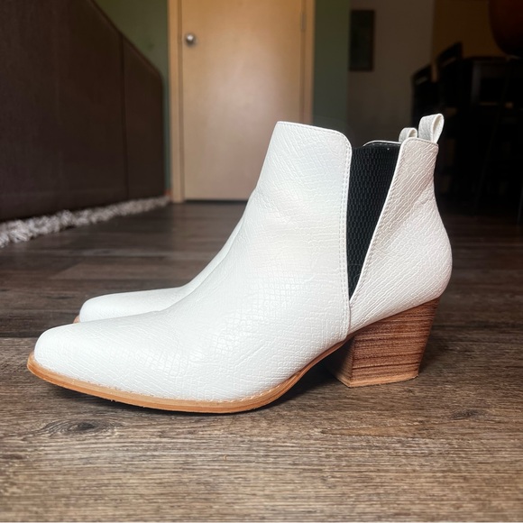MM Pointed Toe Ankle Booties with Wooden Heel - White - Picture 3 of 12